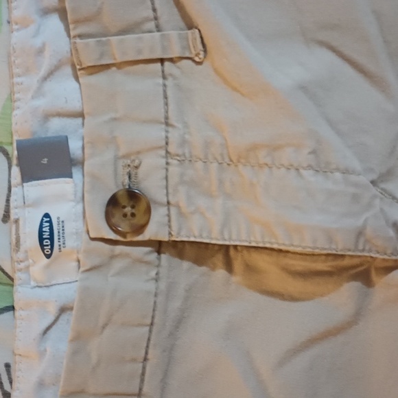 Old Navy Women's Khaki Short - Picture 7 of 12